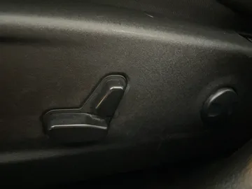 2023 Chrysler 300 - image 21