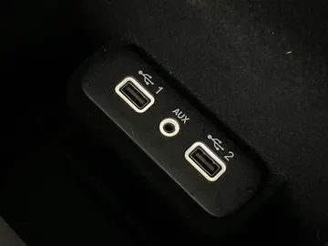 2023 Chrysler 300 - image 31