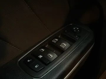 2022 Dodge Charger - image 24