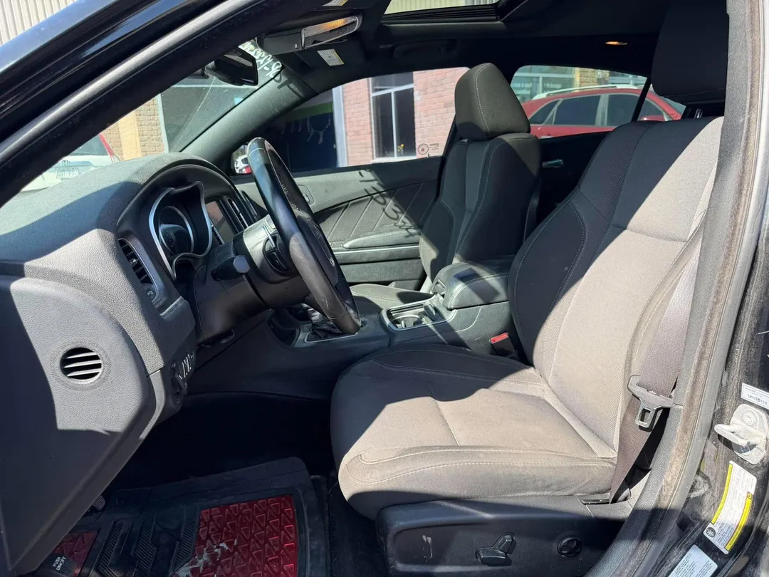 2017 Dodge Charger SXT, photo 7