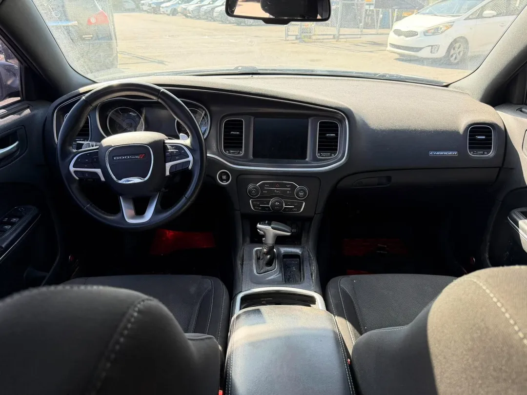 2017 Dodge Charger SXT, photo 8