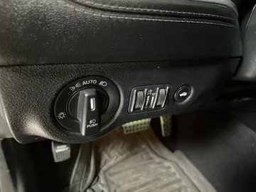 2022 Dodge Charger - image 19