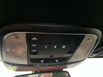 2022 Dodge Charger - image 16