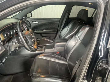 2019 Dodge Charger - image 10