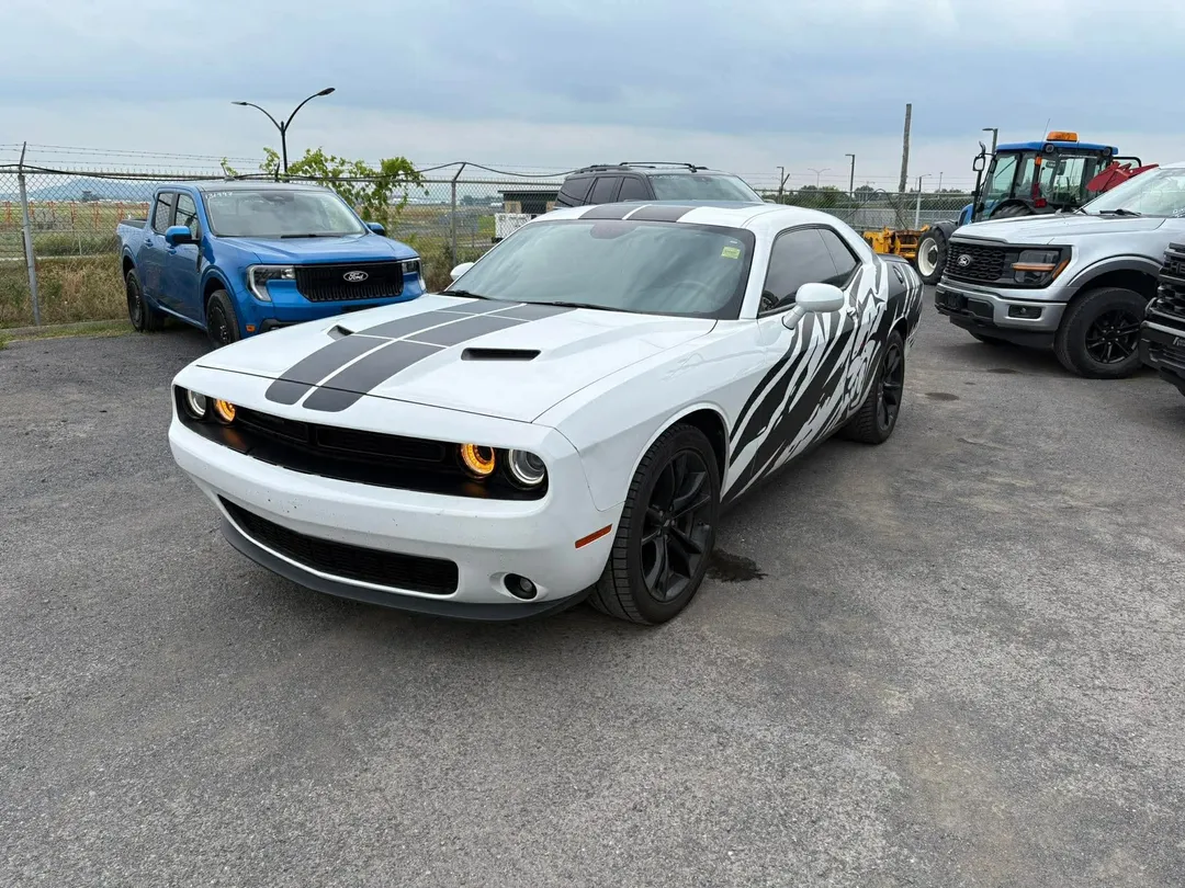 2017 Dodge Challenger — photo 3