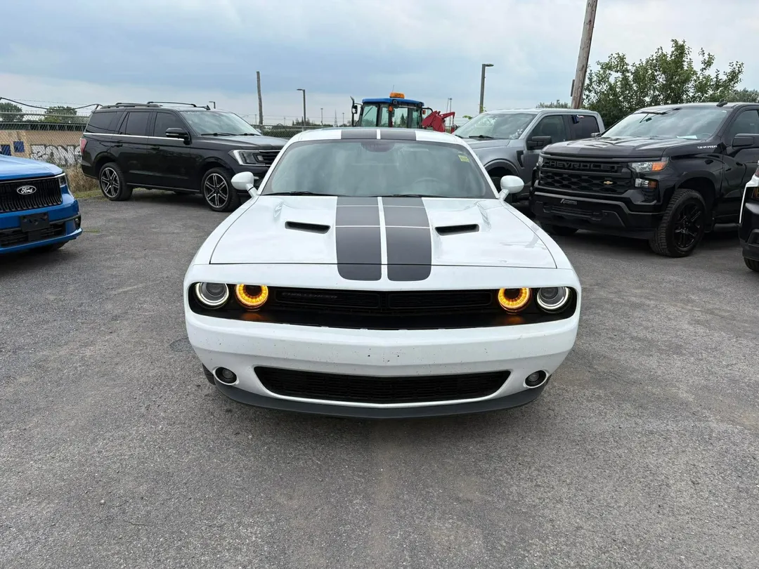 2017 Dodge Challenger — photo 2