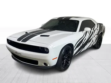 2017 Dodge Challenger - image 9