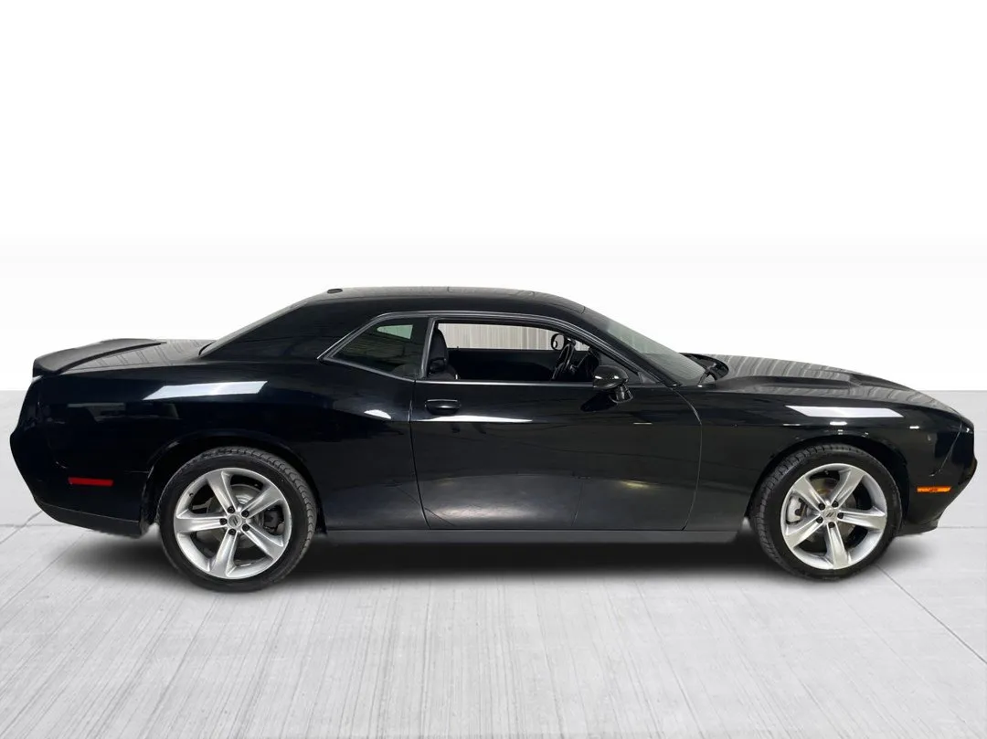 2018 Dodge Challenger — photo 2
