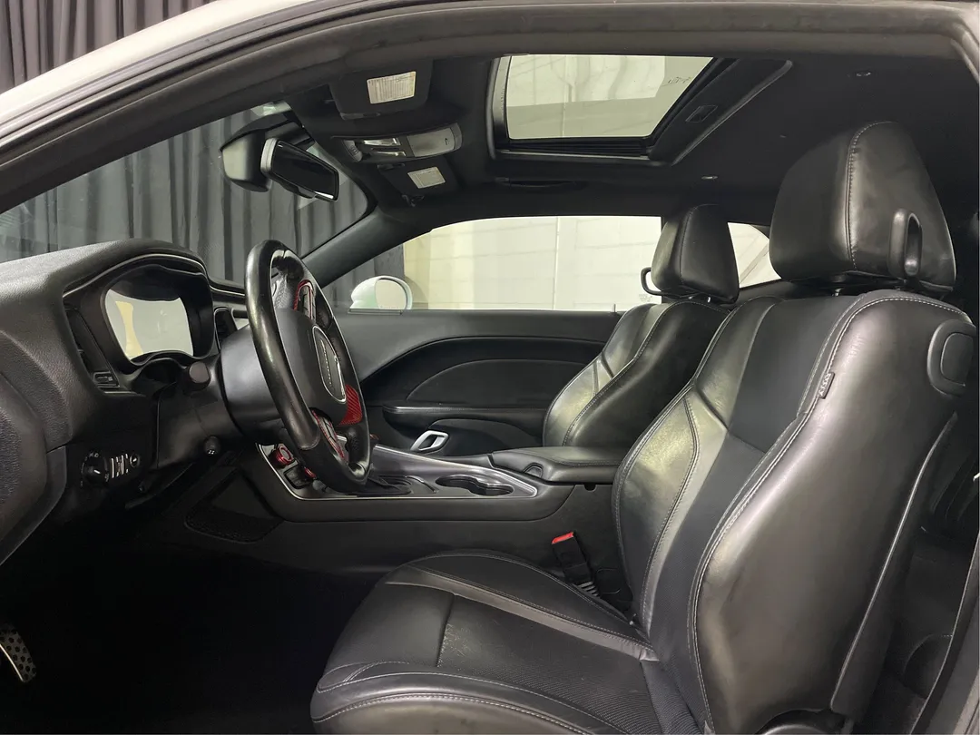 2017 Dodge Challenger — photo 3