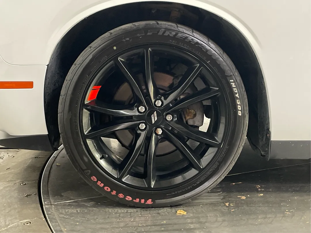 2017 Dodge Challenger — photo 6