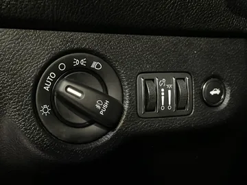 2017 Dodge Challenger - image 18