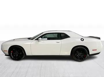 2017 Dodge Challenger - image 10