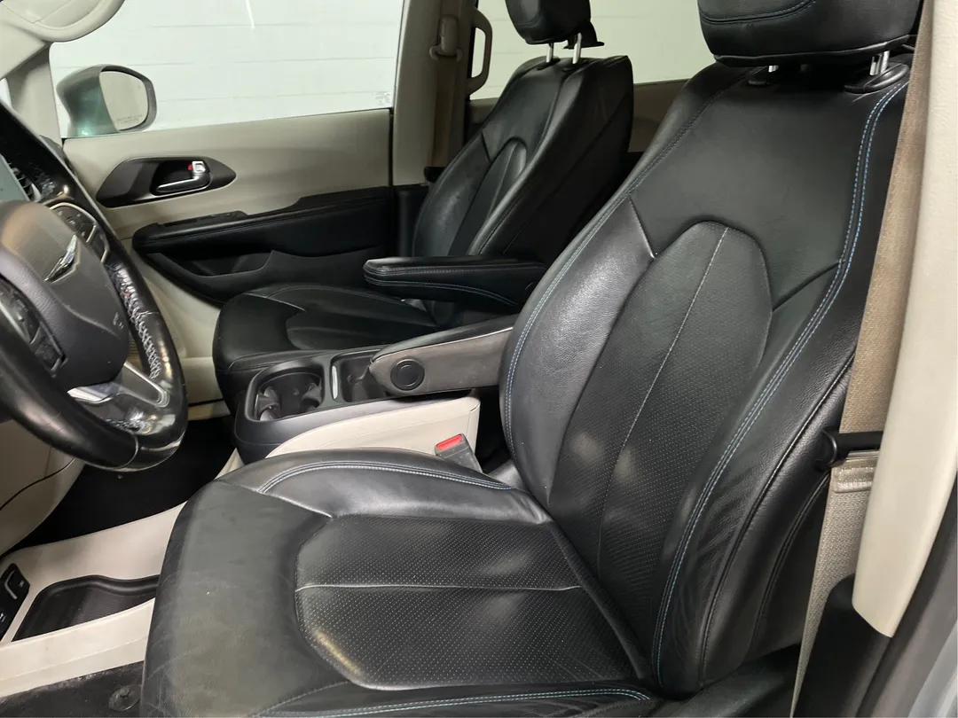 2021 Chrysler Pacifica — photo 3