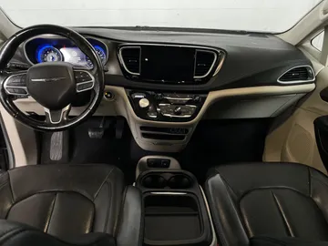 2021 Chrysler Pacifica - image 4