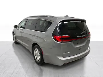 2021 Chrysler Pacifica - image 10