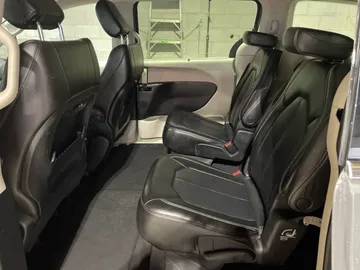 2023 Chrysler Pacifica - image 11