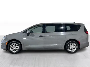2023 Chrysler Pacifica - image 4