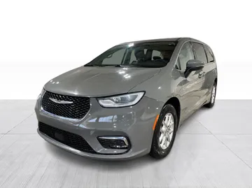 2023 Chrysler Pacifica - image 3