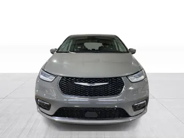 2023 Chrysler Pacifica - image 2