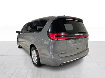 2023 Chrysler Pacifica - image 6