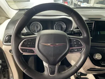 2023 Chrysler Pacifica - image 30