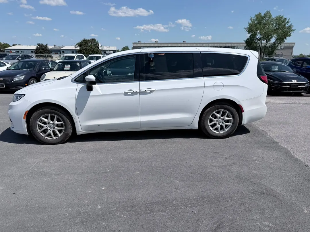 2023 Chrysler Pacifica for sale - photo 3
