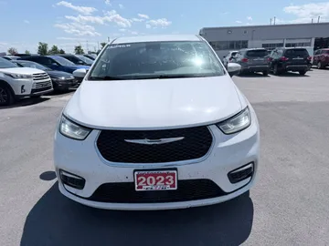 2023 Chrysler Pacifica - image 2