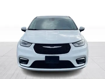 2023 Chrysler Pacifica - image 2