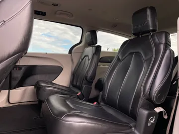 2023 Chrysler Pacifica - image 11
