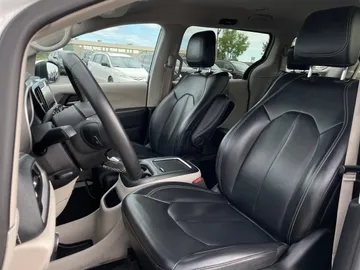 2023 Chrysler Pacifica - image 10