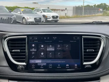 2023 Chrysler Pacifica - image 27