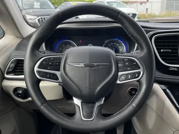 2023 Chrysler Pacifica - image 14