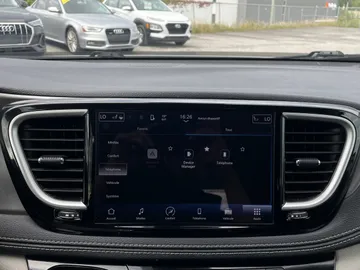2023 Chrysler Pacifica - image 25