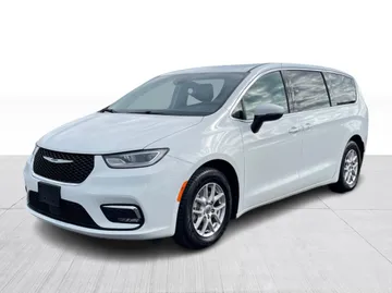 2023 Chrysler Pacifica - image 3