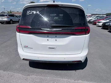 2023 Chrysler Pacifica - image 6