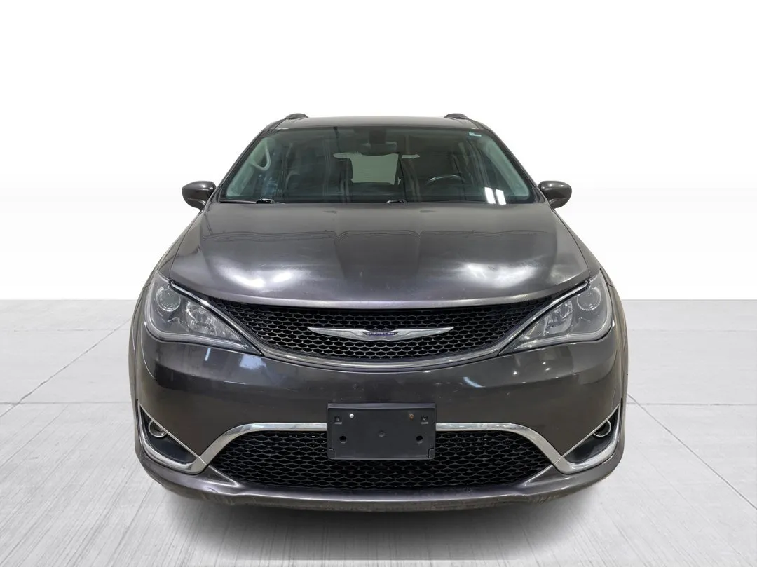 2018 Chrysler Pacifica — photo 2