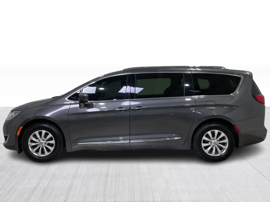 2018 Chrysler Pacifica — photo 4