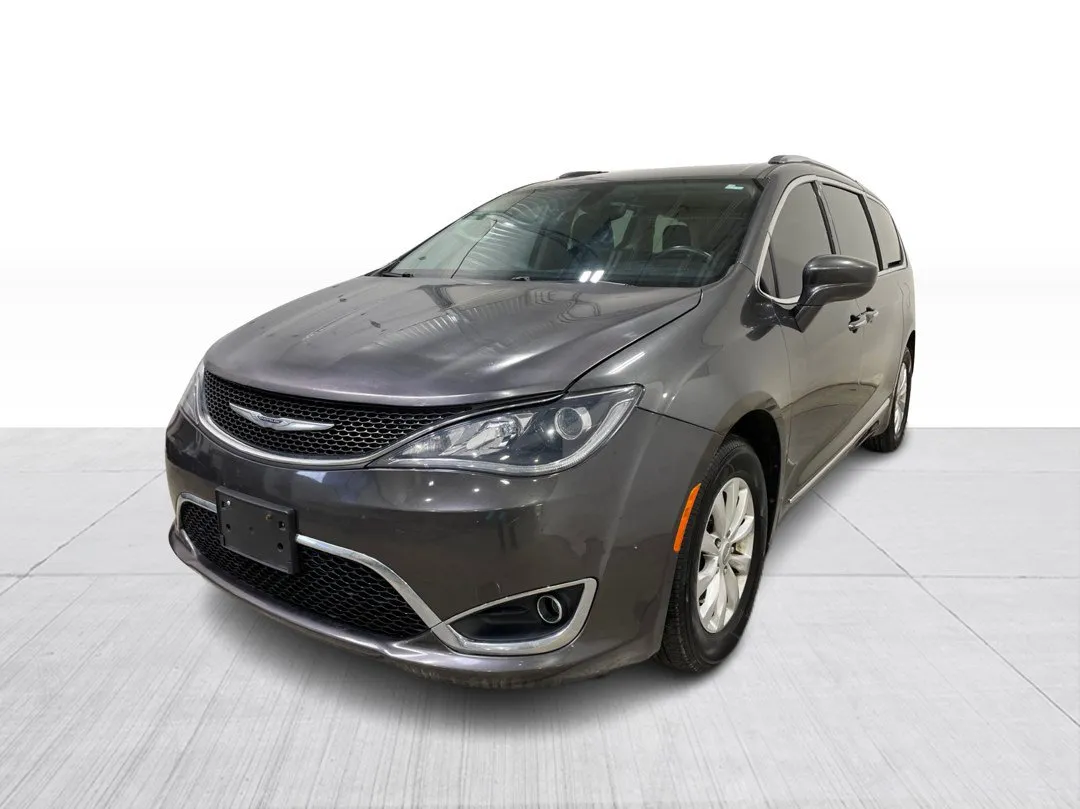 2018 Chrysler Pacifica — photo 3