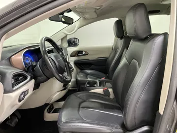 2018 Chrysler Pacifica - image 10