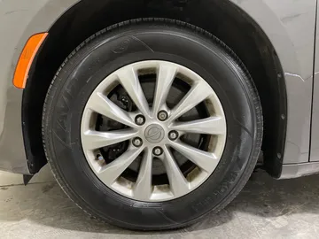 2018 Chrysler Pacifica - image 18
