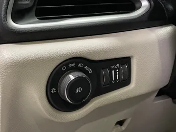 2018 Chrysler Pacifica - image 16