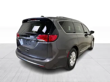 2018 Chrysler Pacifica - image 8