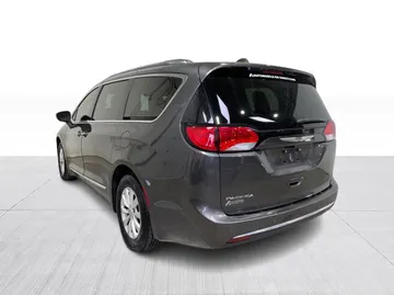 2018 Chrysler Pacifica - image 6