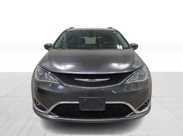 2018 Chrysler Pacifica - image 2