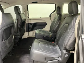 2018 Chrysler Pacifica - image 11