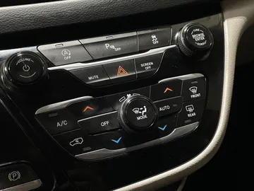 2018 Chrysler Pacifica - image 23