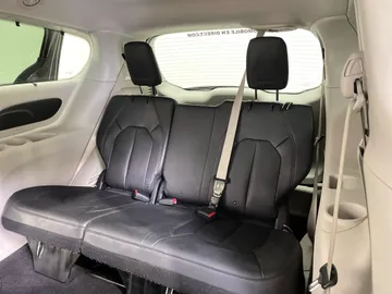 2018 Chrysler Pacifica - image 28