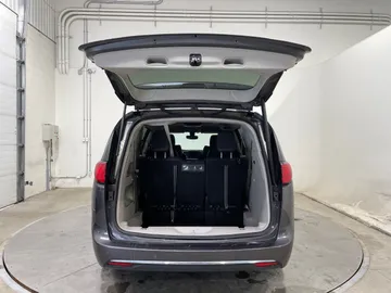 2018 Chrysler Pacifica - image 12