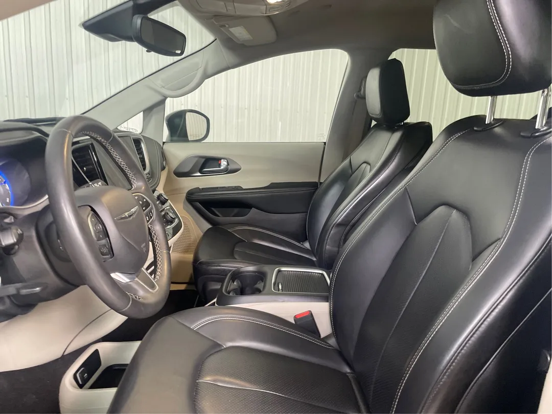 2023 Chrysler Pacifica — photo 3
