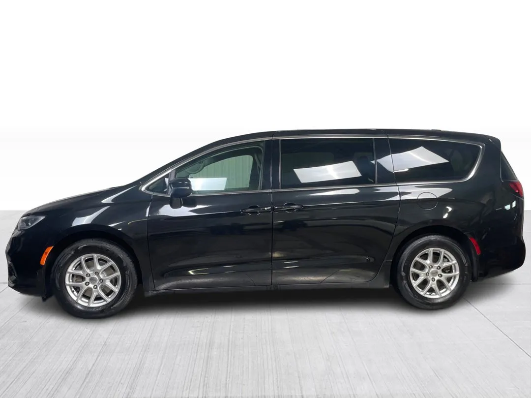 2023 Chrysler Pacifica — photo 8